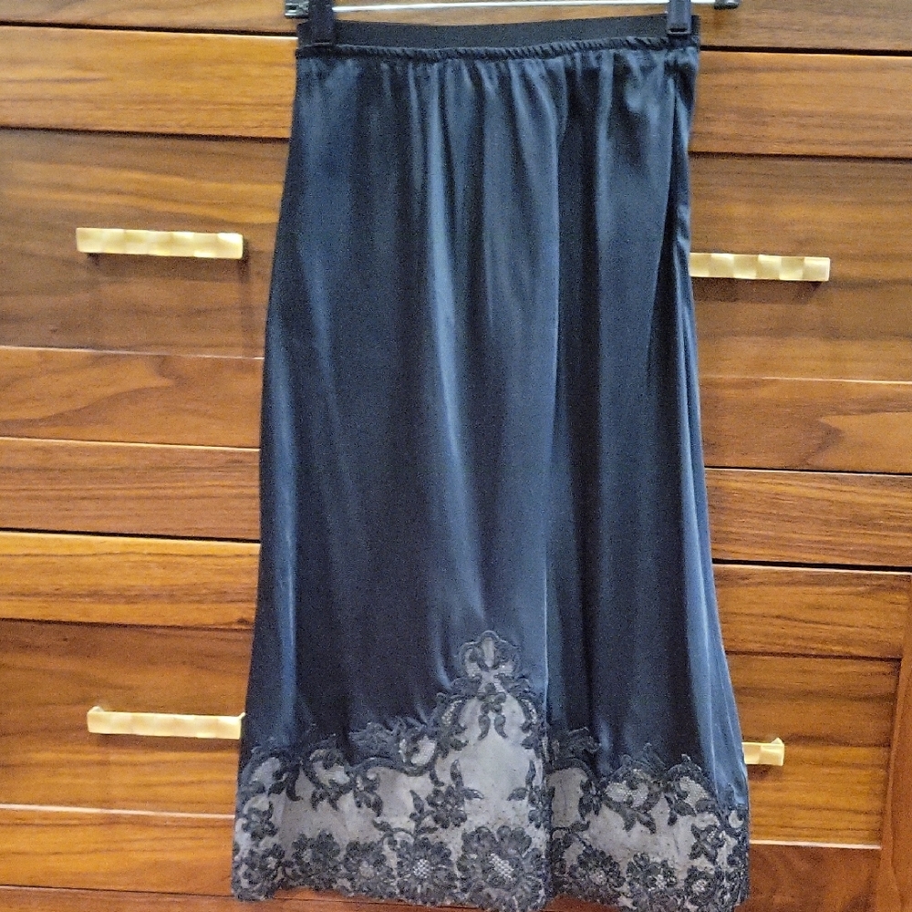 Odette Barsa Black Lace Slil